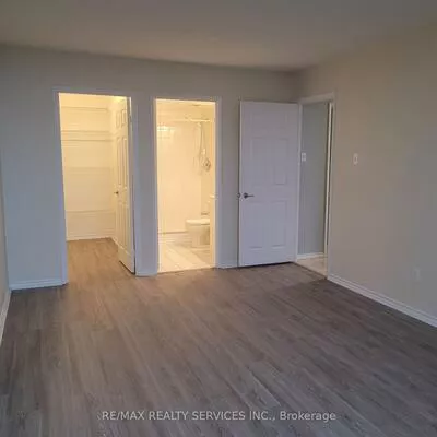 330, Mill, Brampton South, Brampton