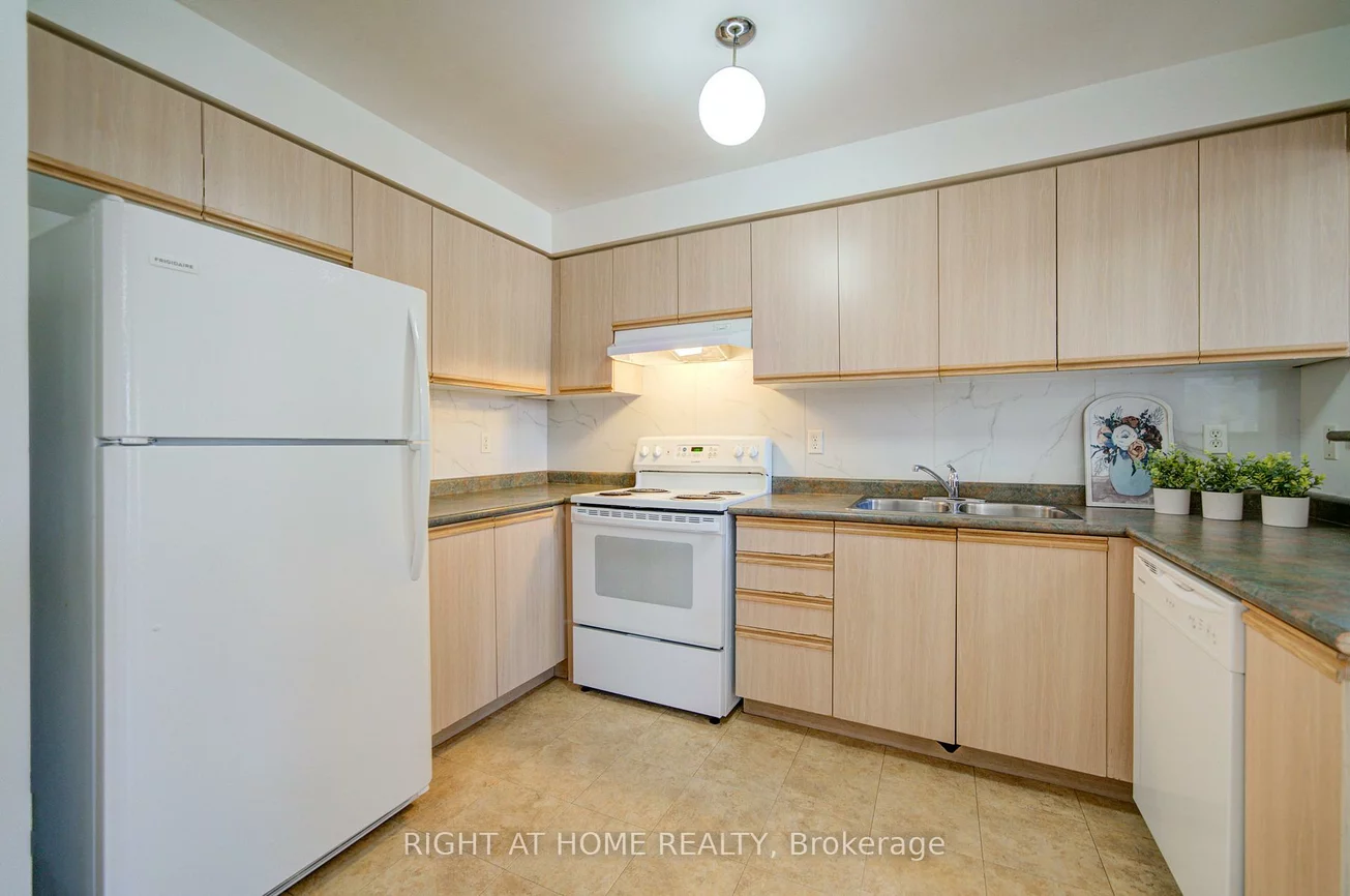 120, Railroad, Downtown Brampton, Brampton