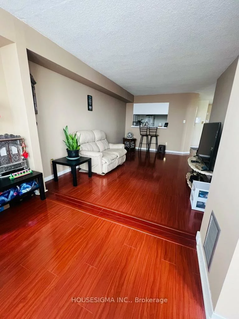 26, Hanover, Queen Street Corridor, Brampton