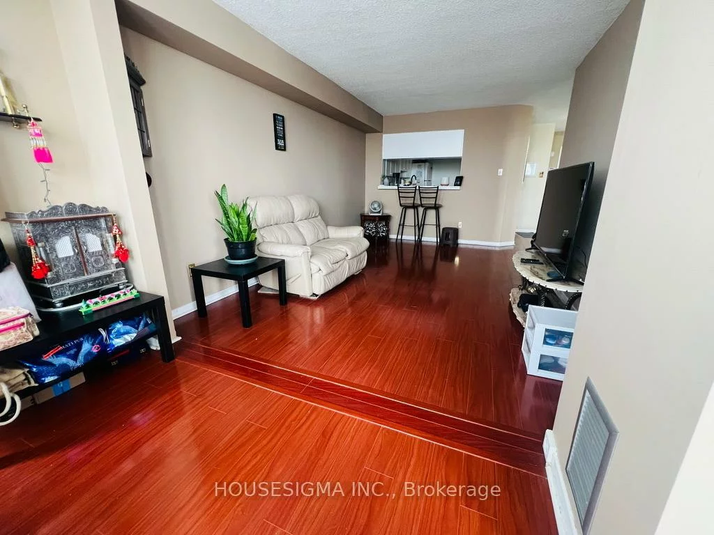 26, Hanover, Queen Street Corridor, Brampton