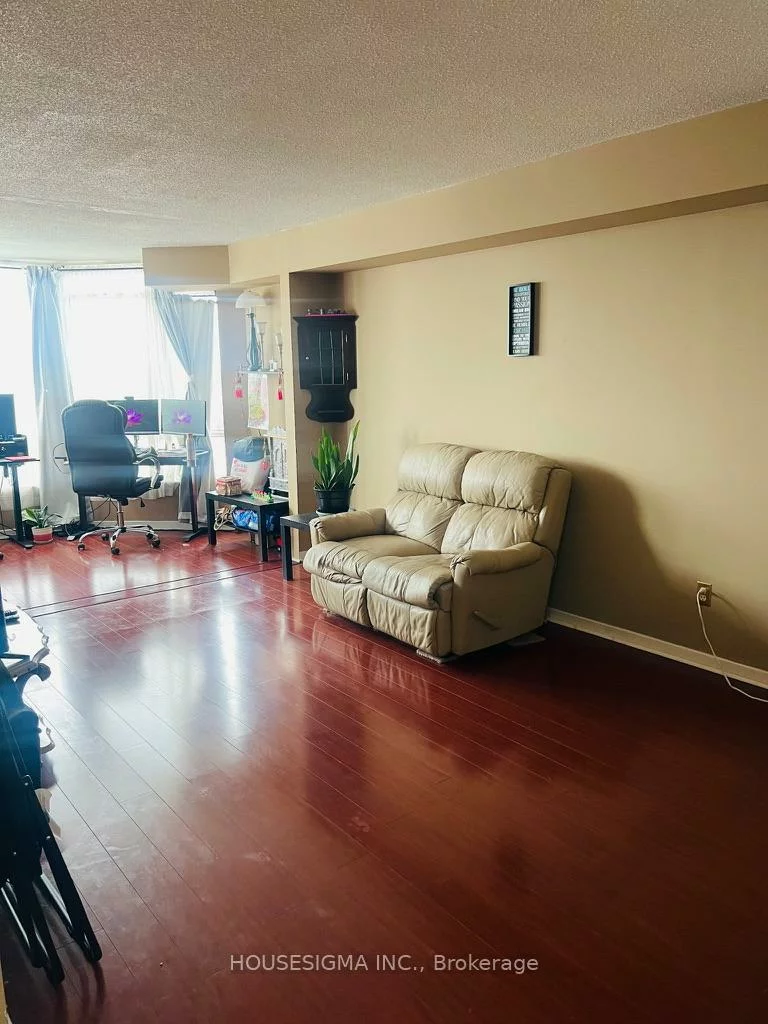 26, Hanover, Queen Street Corridor, Brampton