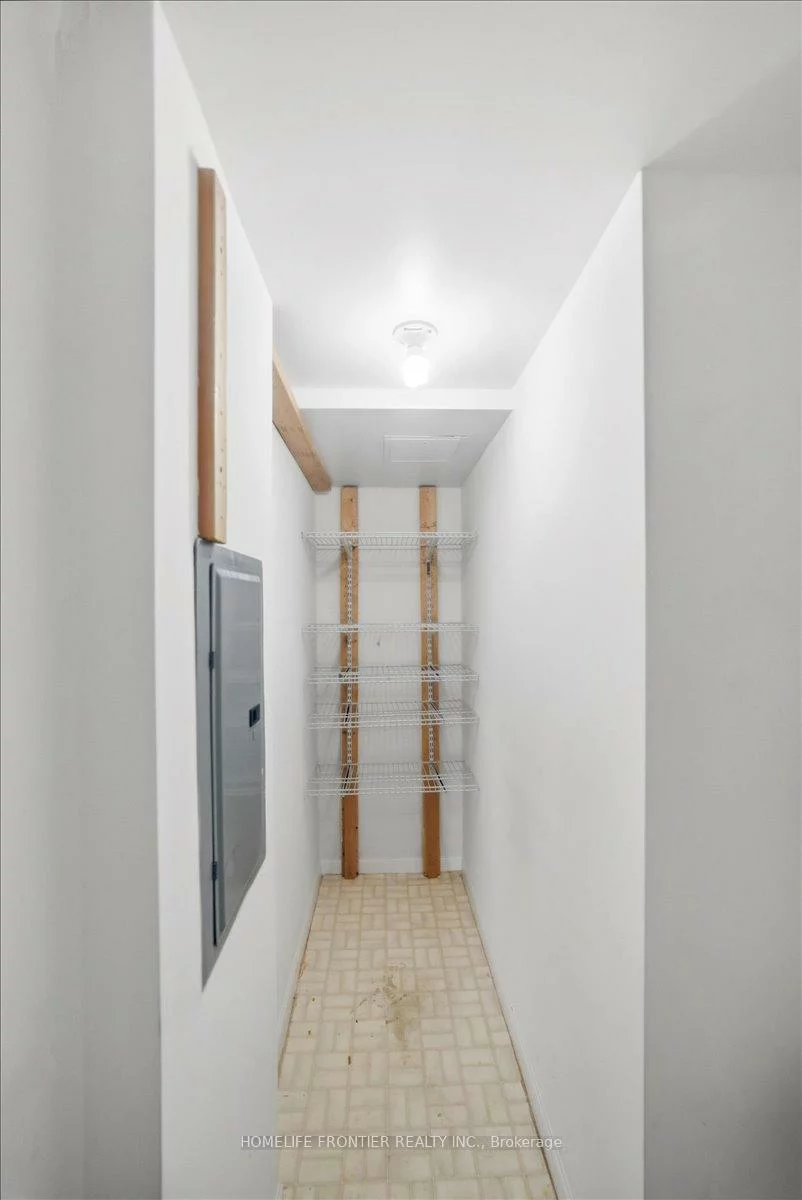 12, Laurelcrest, Queen Street Corridor, Brampton