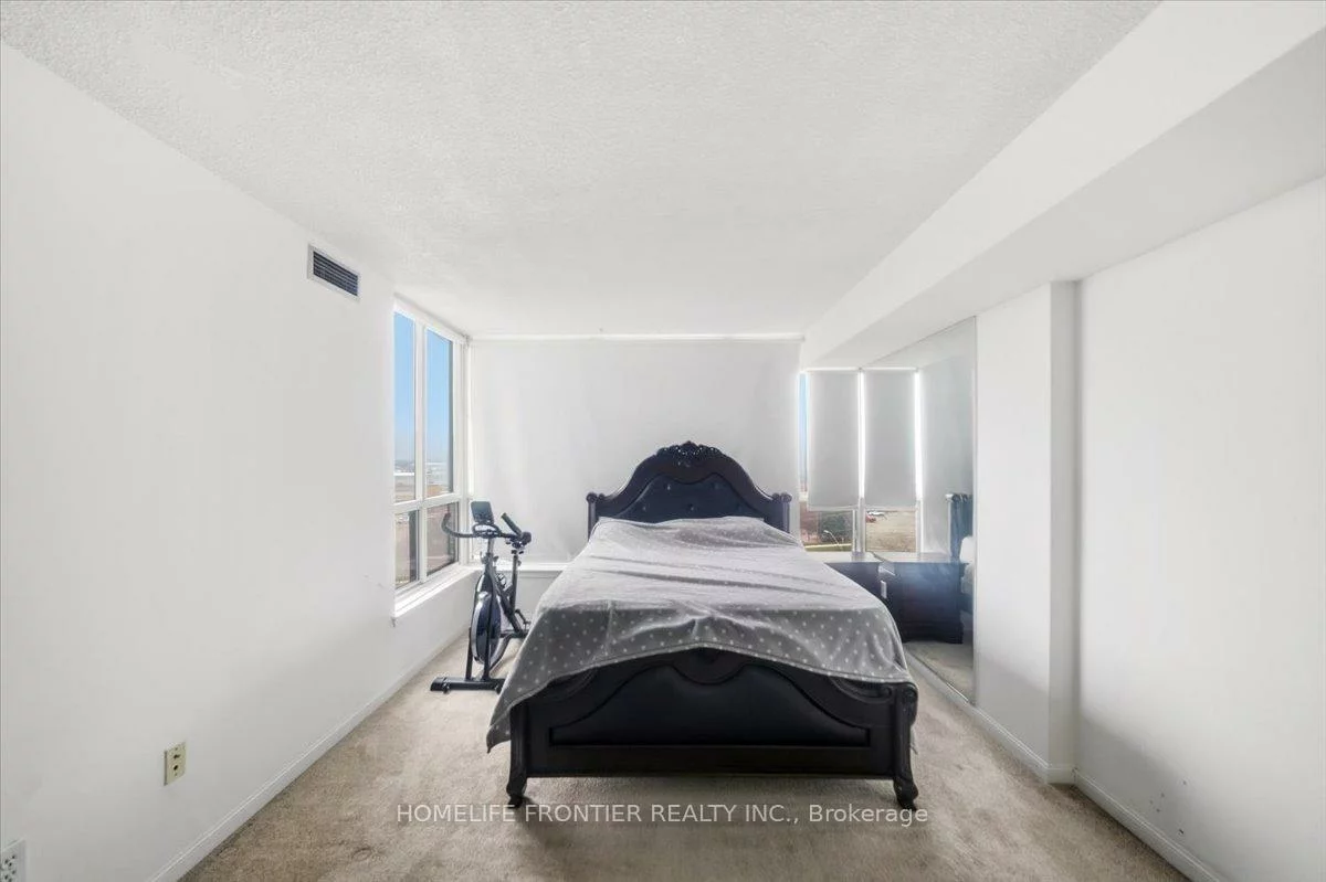 12, Laurelcrest, Queen Street Corridor, Brampton