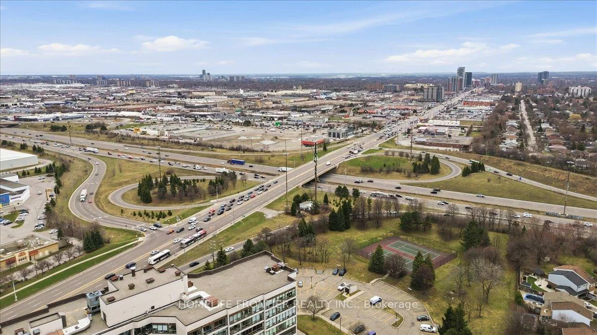 12, Laurelcrest, Queen Street Corridor, Brampton