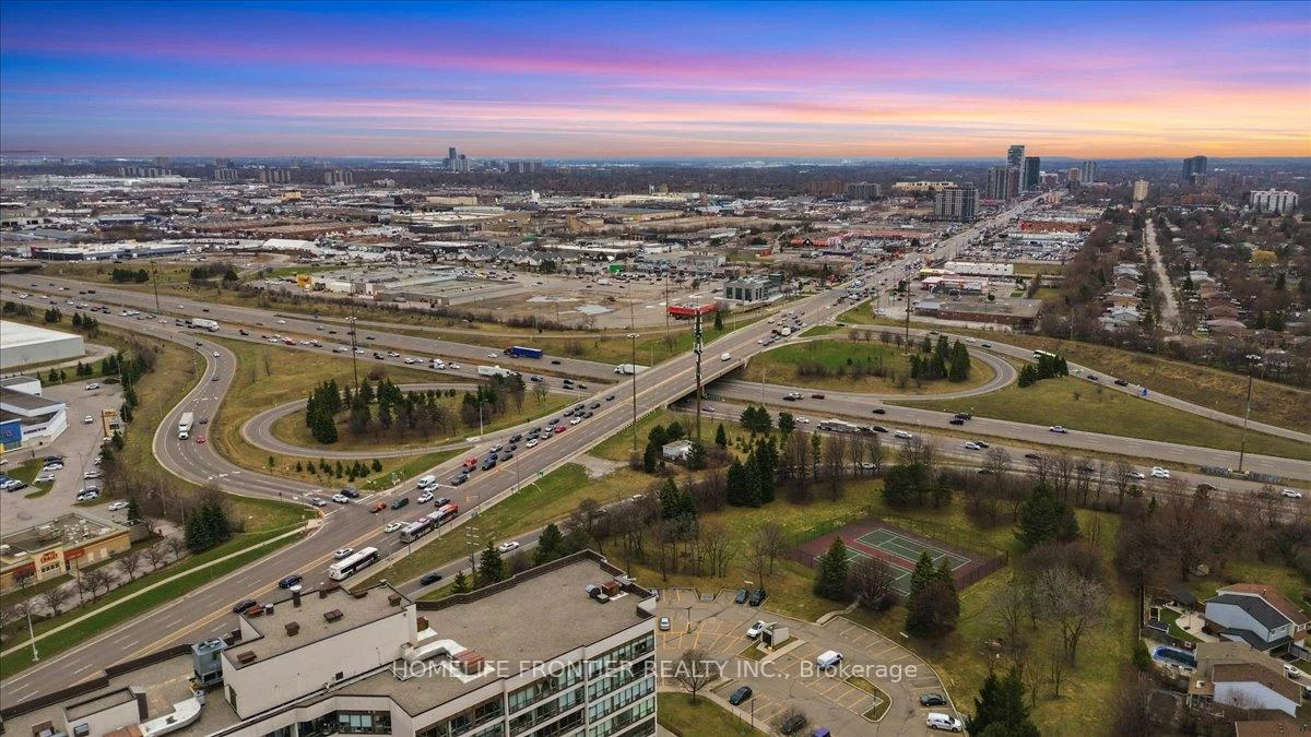 12, Laurelcrest, Queen Street Corridor, Brampton