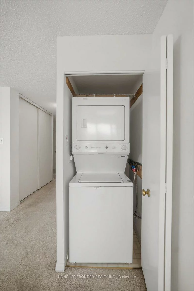 12, Laurelcrest, Queen Street Corridor, Brampton