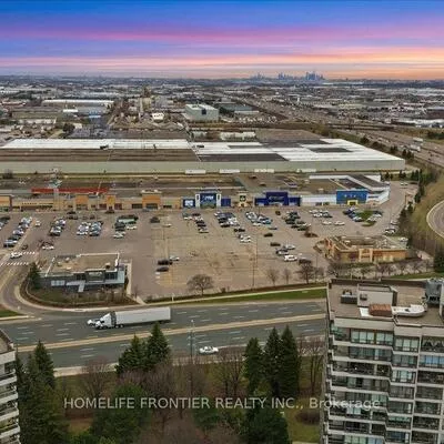 12, Laurelcrest, Queen Street Corridor, Brampton