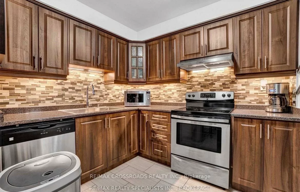 90, Foster, Brampton North, Brampton