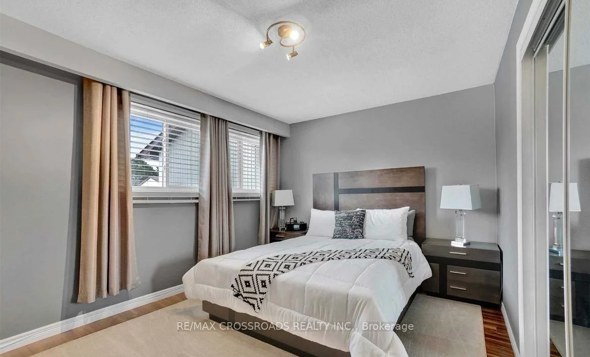 90, Foster, Brampton North, Brampton