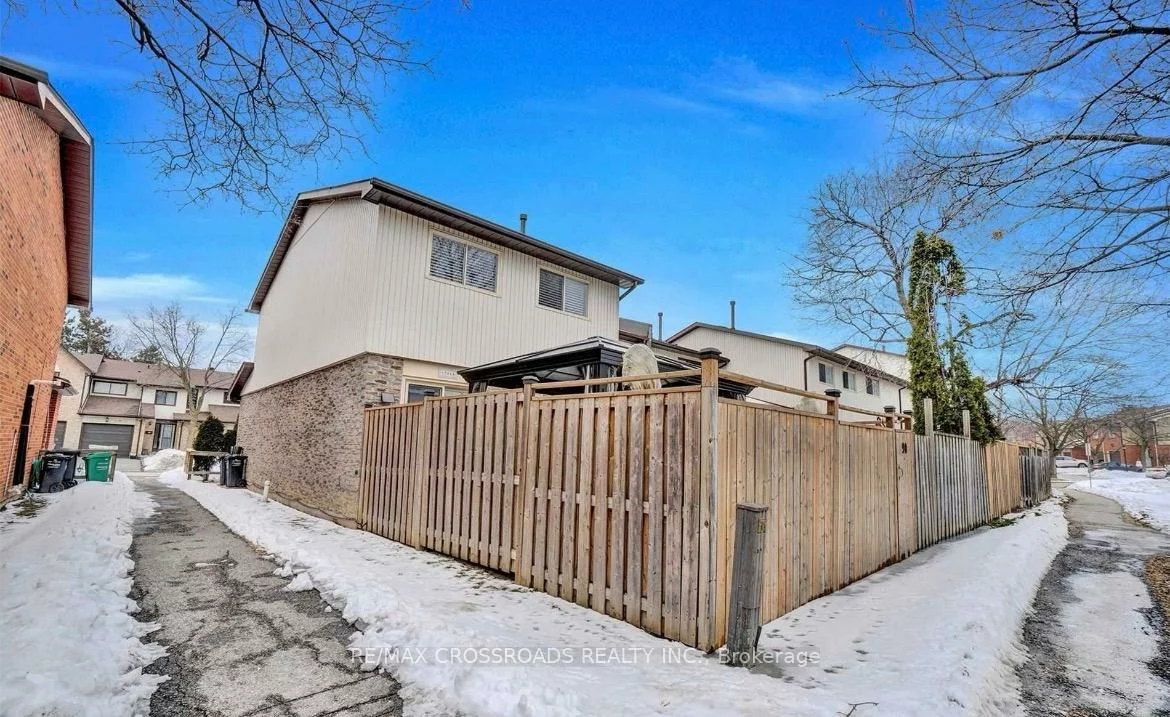 90, Foster, Brampton North, Brampton