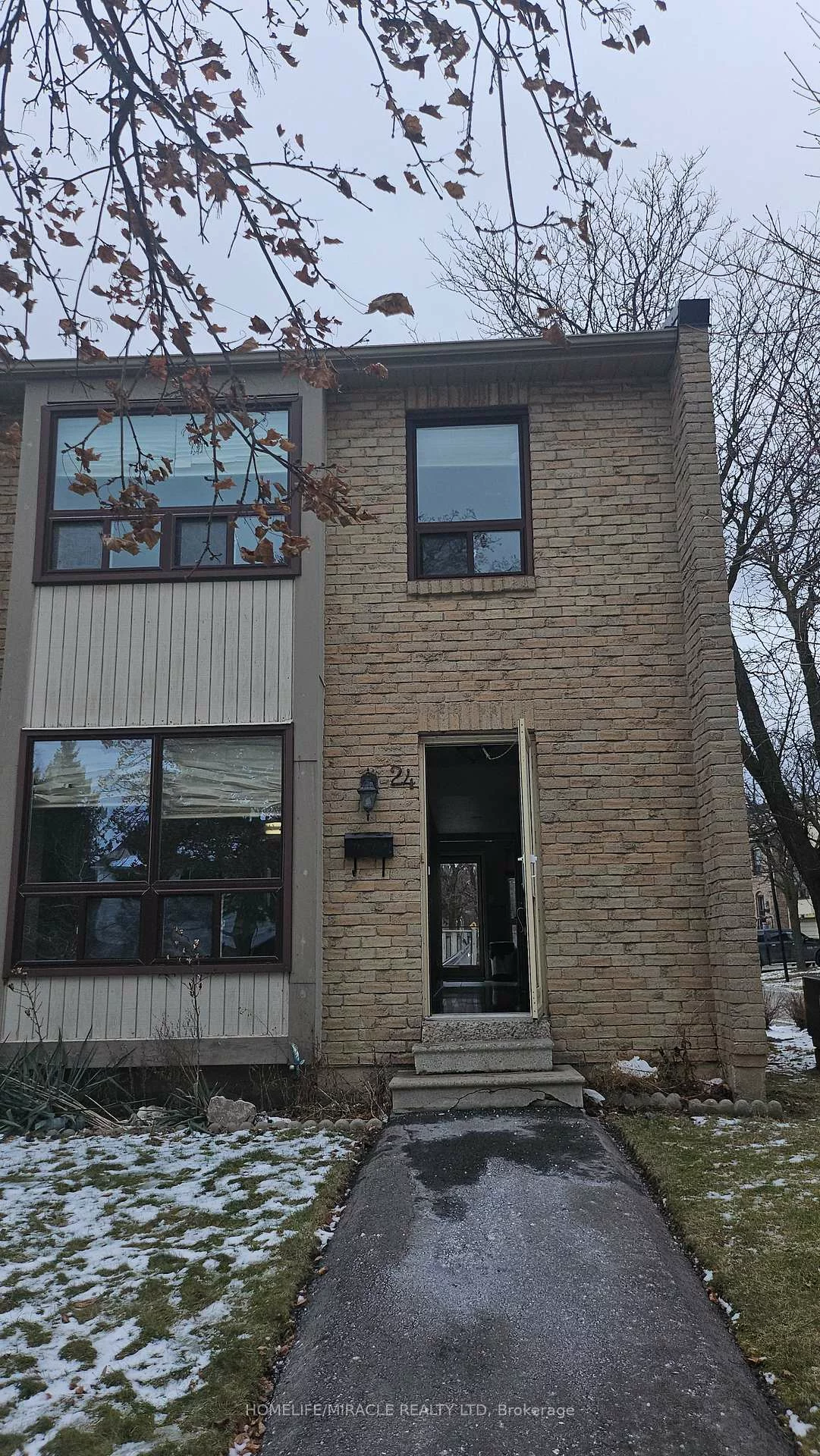24-24, Guildford, Central Park, Brampton