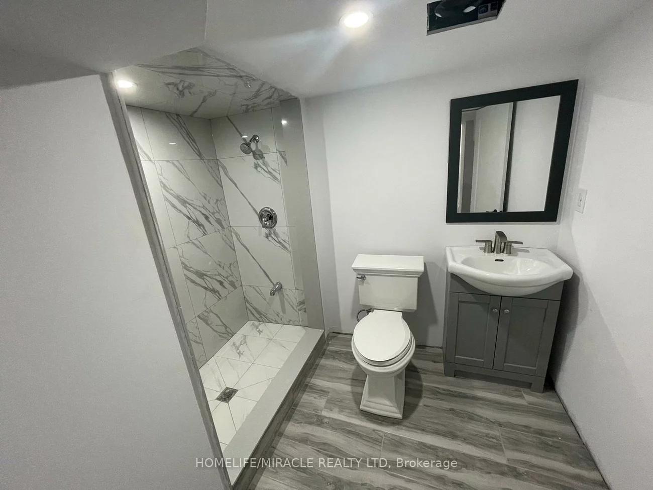 24-24, Guildford, Central Park, Brampton