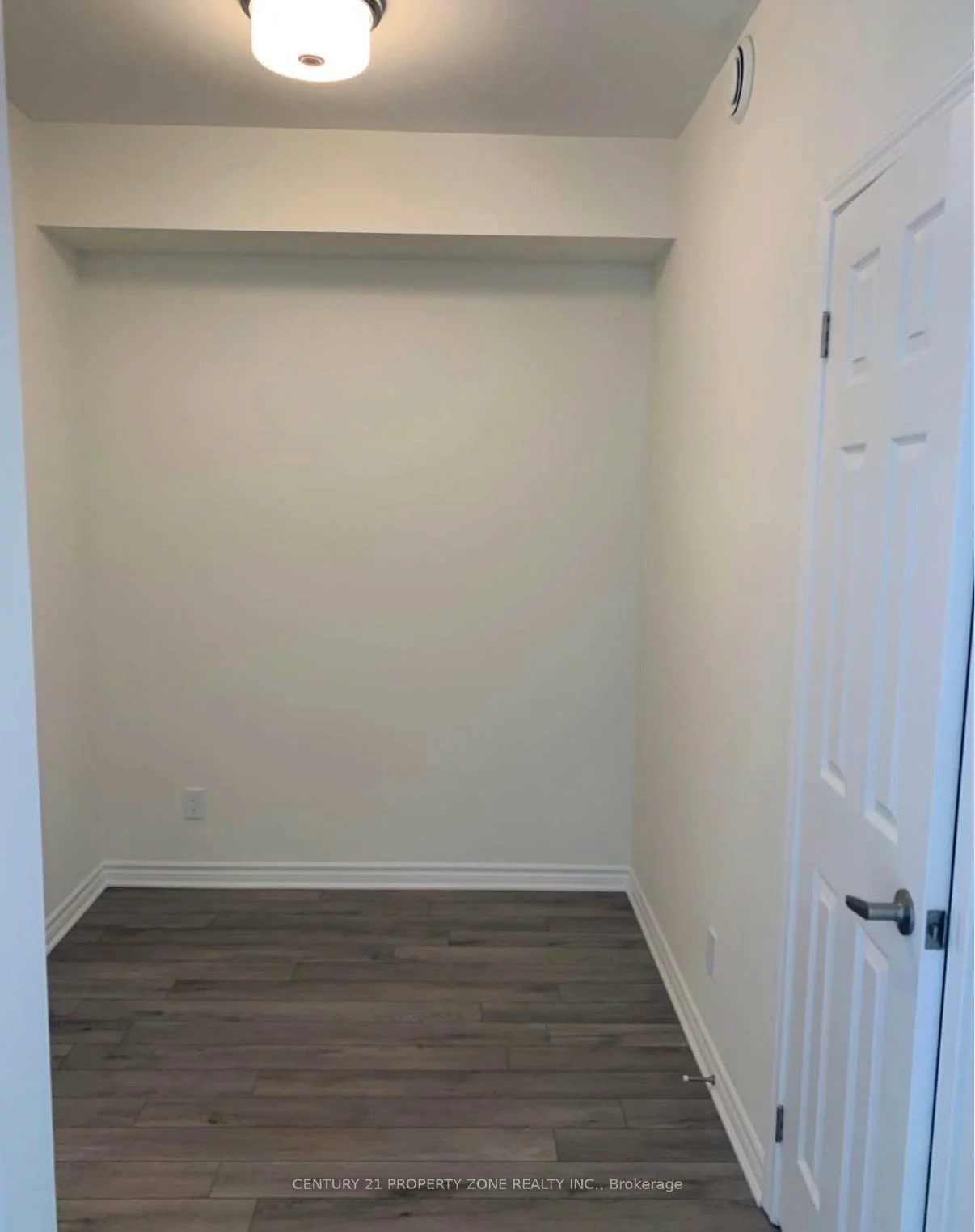200, Lagerfeld, Credit Valley, Brampton