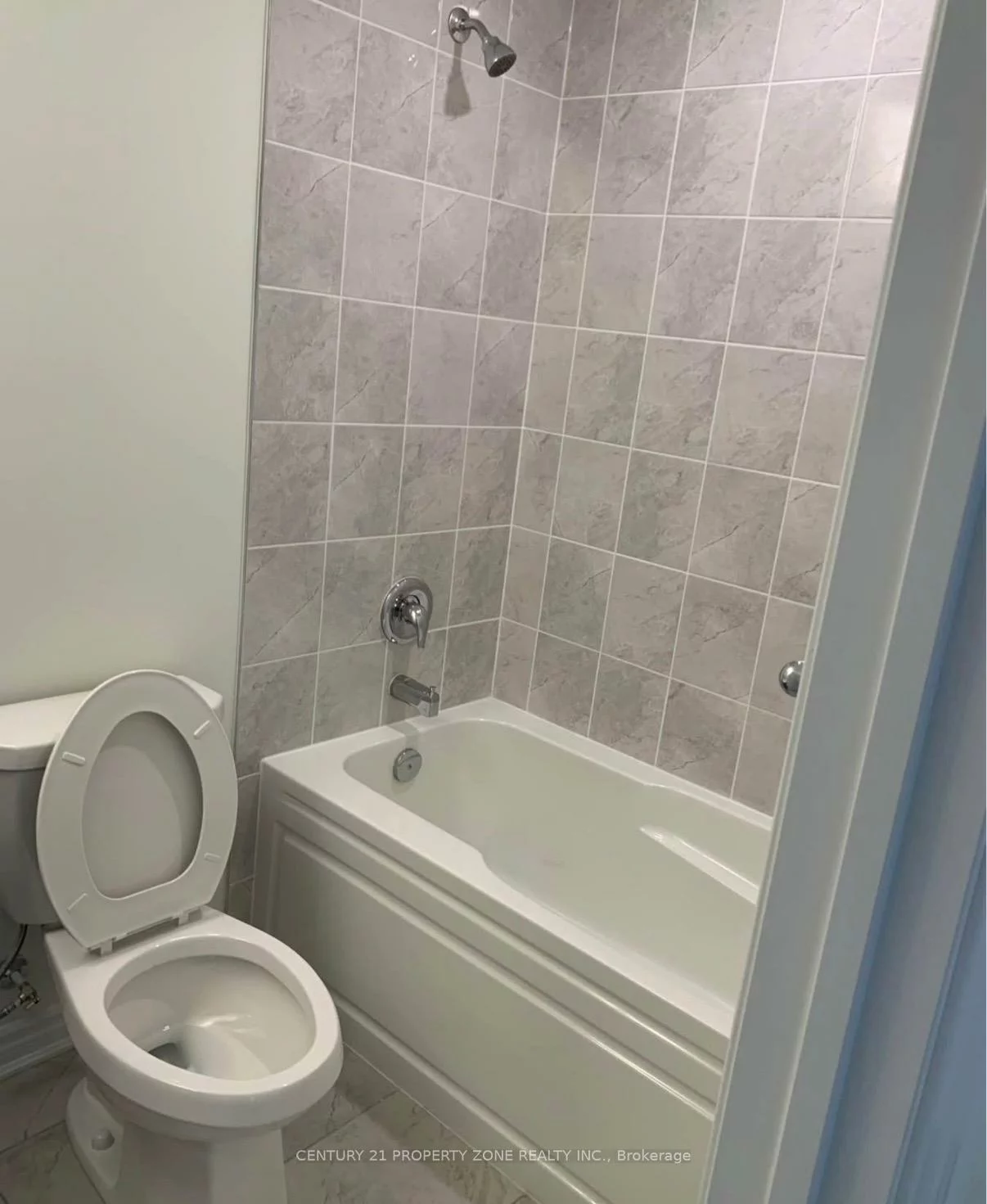 200, Lagerfeld, Credit Valley, Brampton