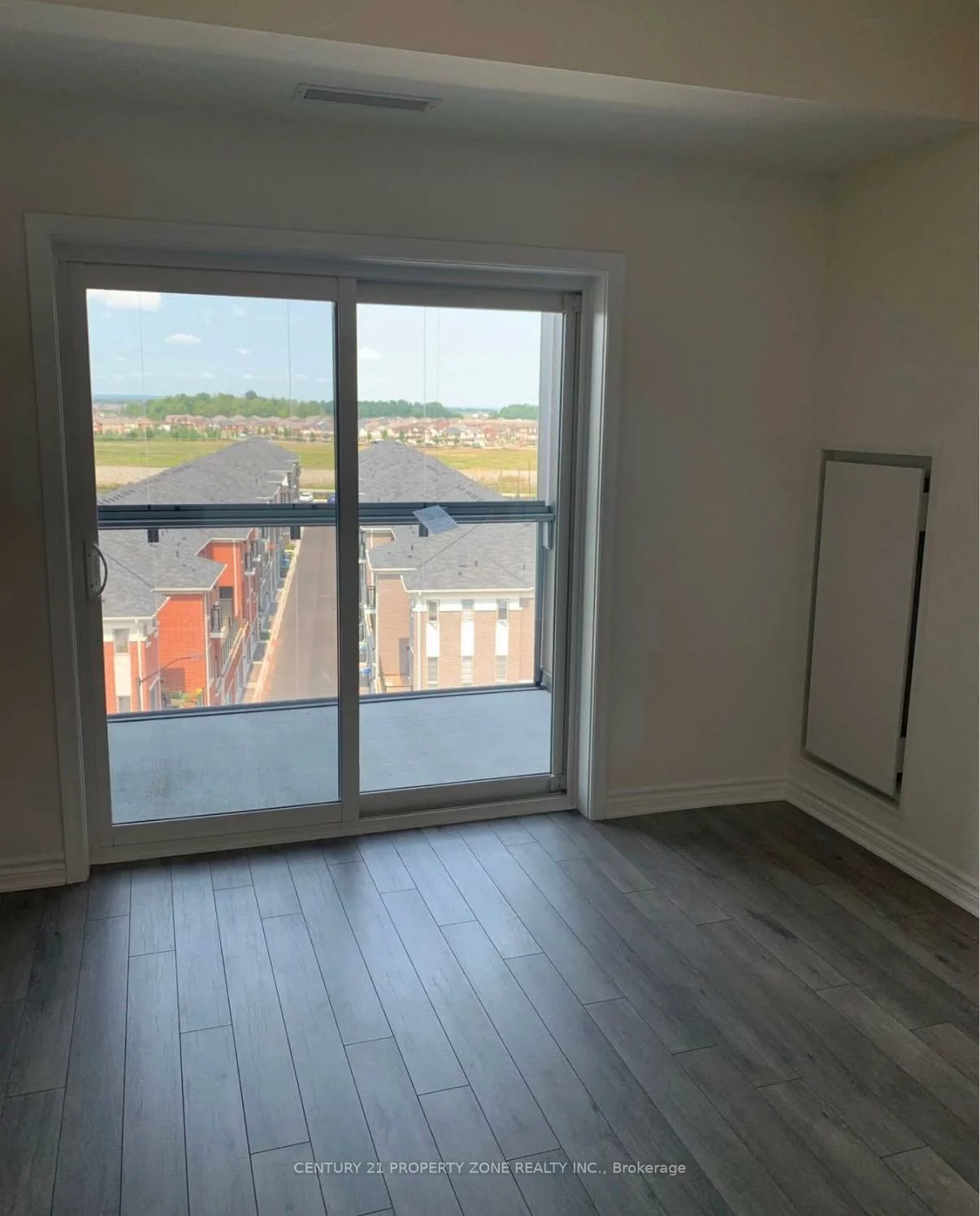 200, Lagerfeld, Credit Valley, Brampton