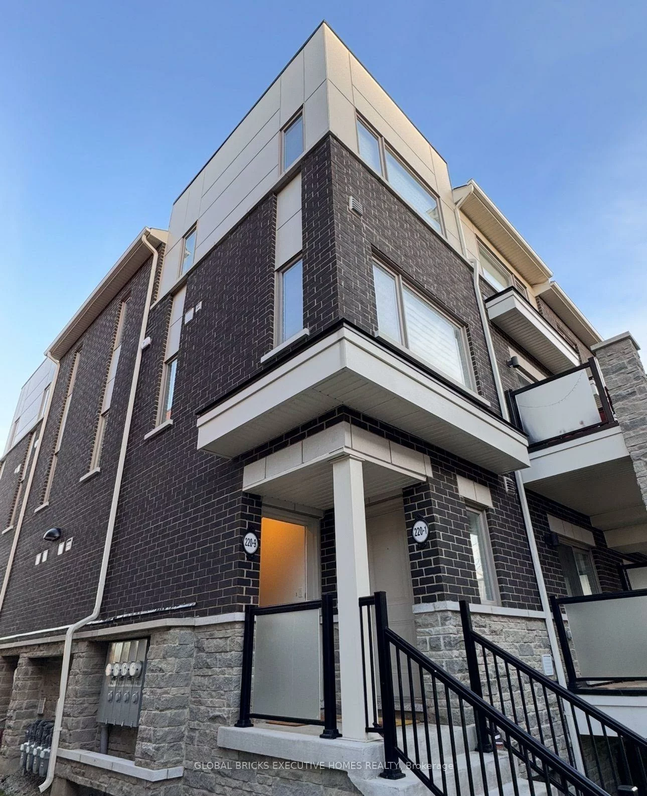 220, Lagerfeld, Northwest Brampton, Brampton