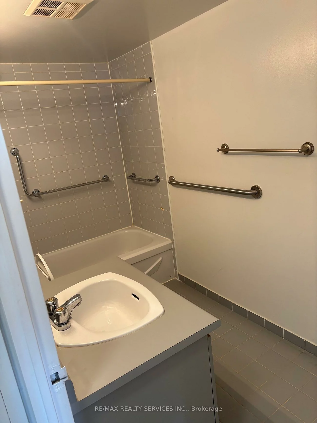 26, Hanover, Queen Street Corridor, Brampton