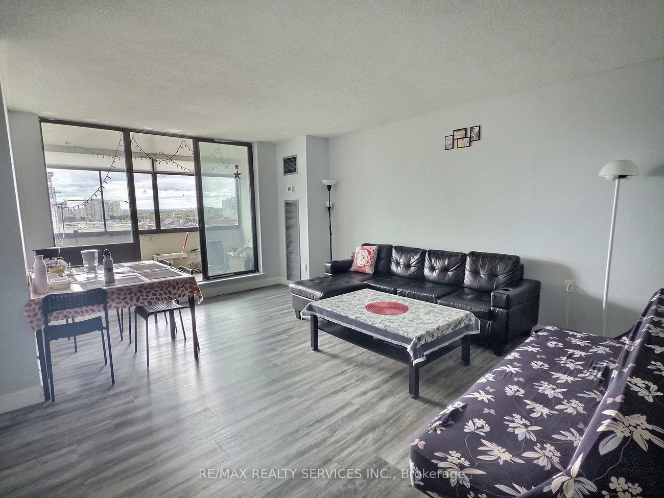 18, Knightsbridge, Queen Street Corridor, Brampton