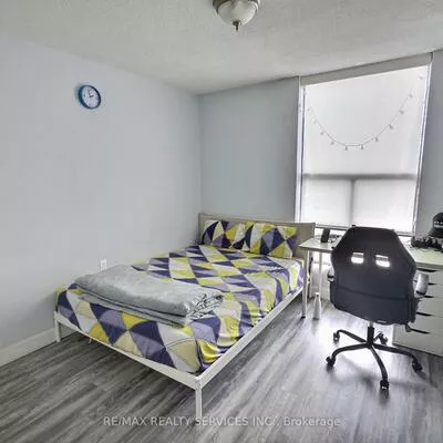 18, Knightsbridge, Queen Street Corridor, Brampton