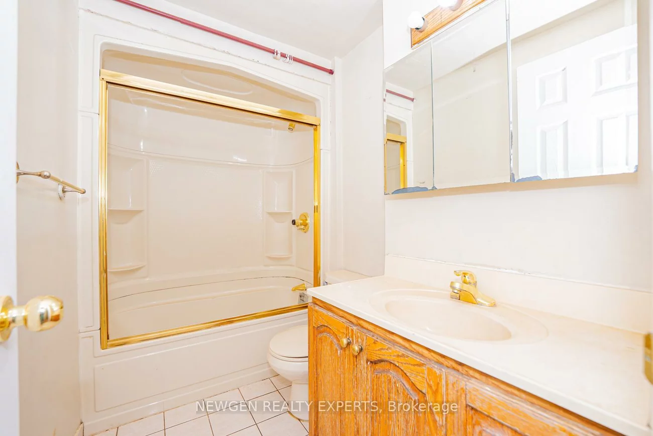 27, Briar, Avondale, Brampton