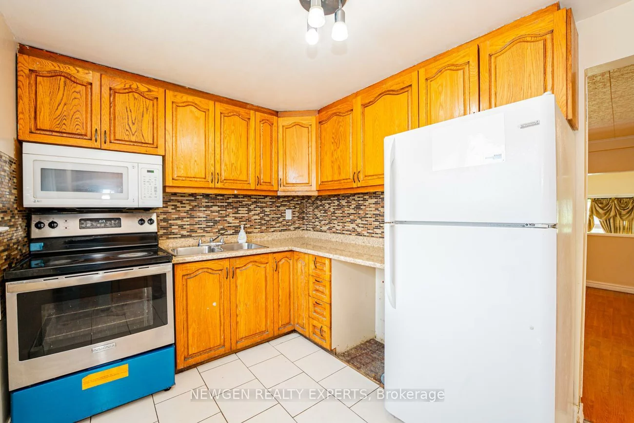 27, Briar, Avondale, Brampton