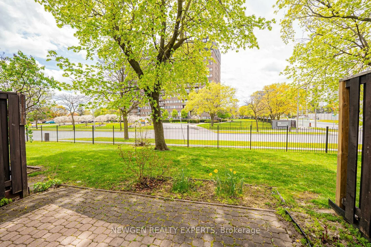 27, Briar, Avondale, Brampton
