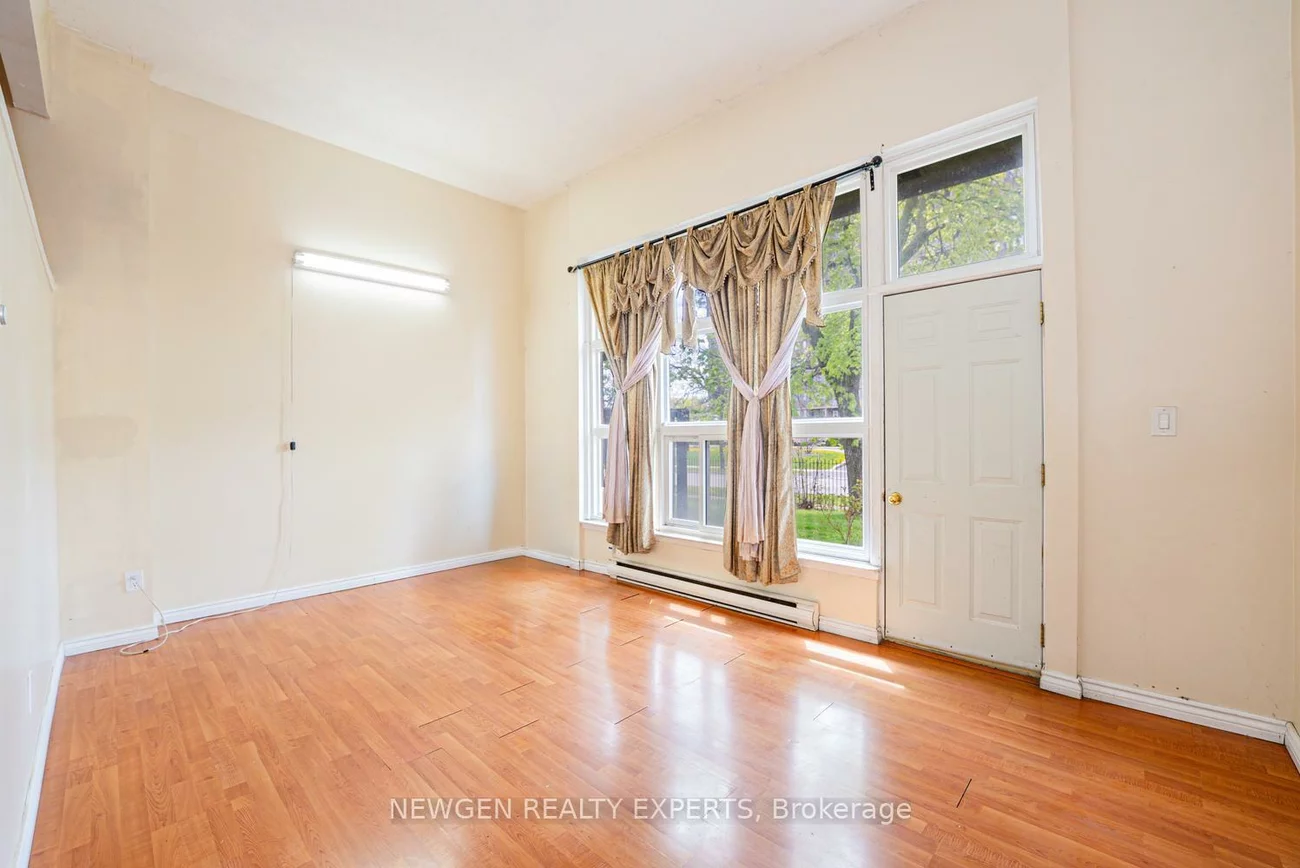 27, Briar, Avondale, Brampton