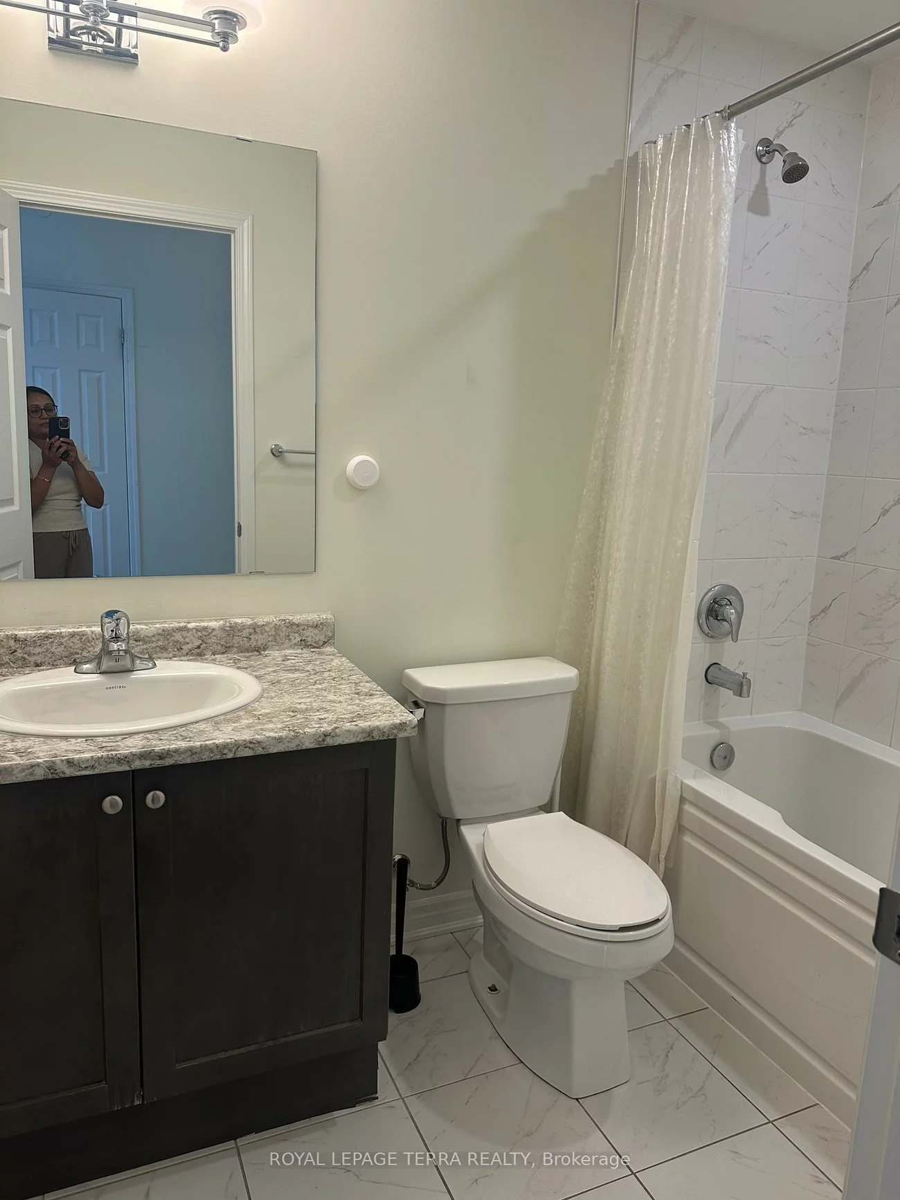 200, Lagerfeld, Credit Valley, Brampton