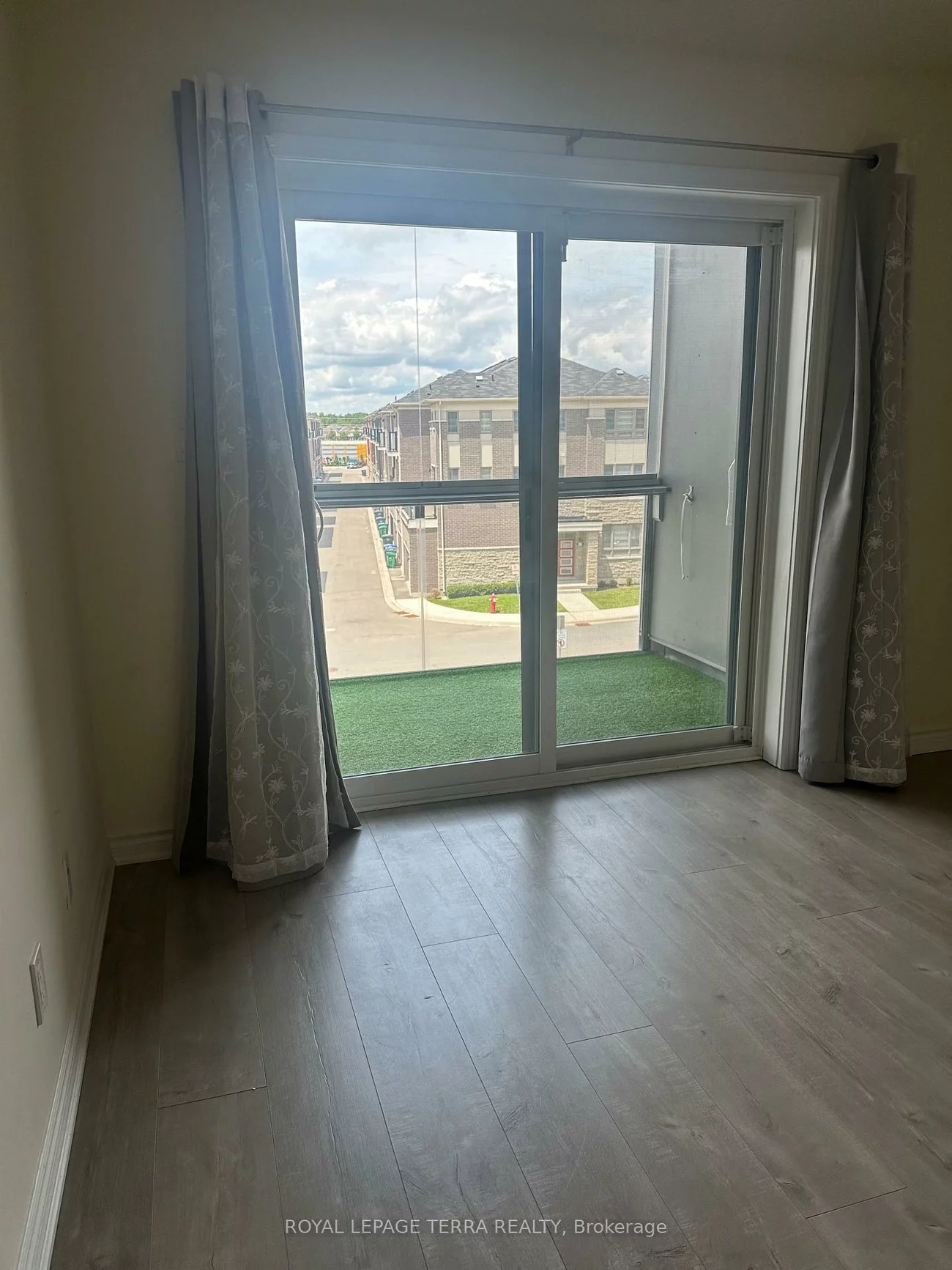 200, Lagerfeld, Credit Valley, Brampton