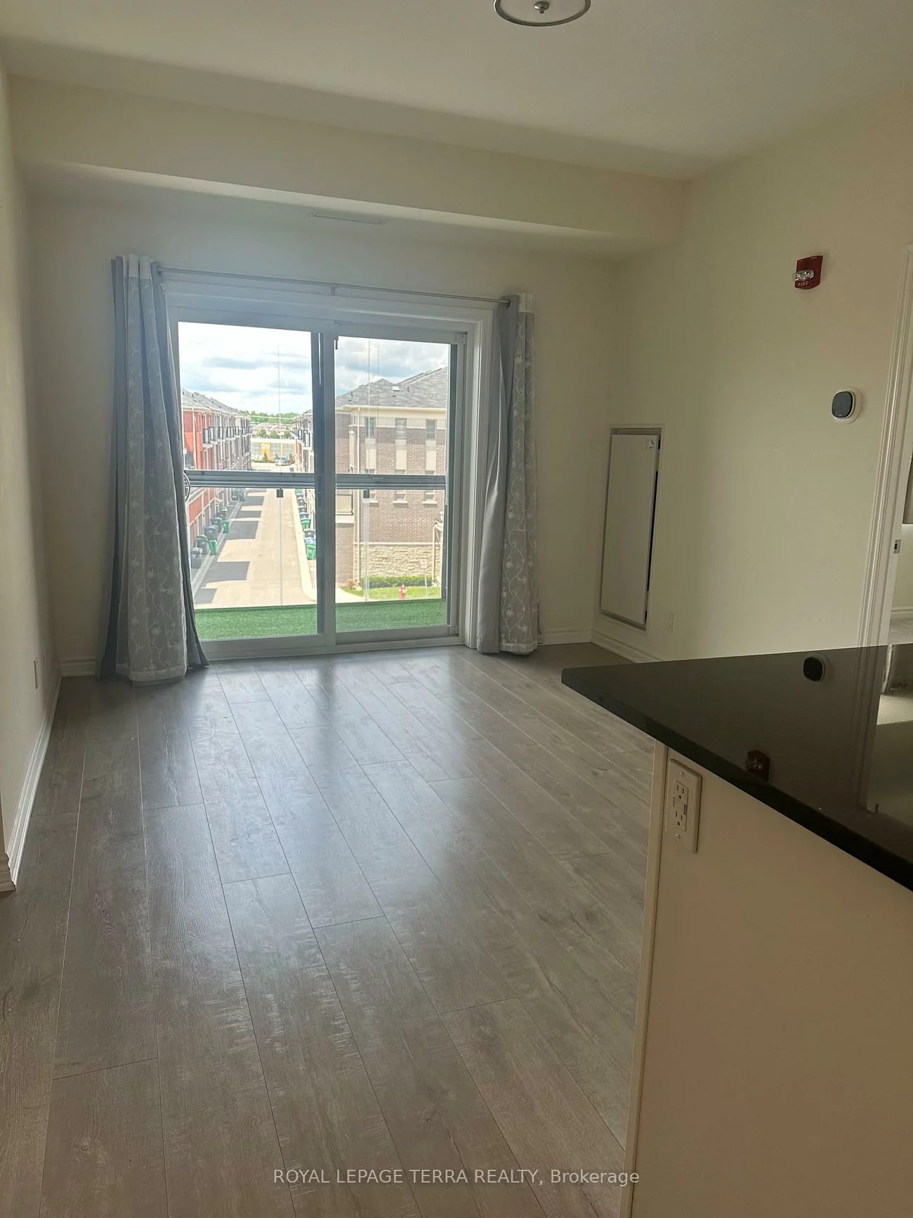 200, Lagerfeld, Credit Valley, Brampton