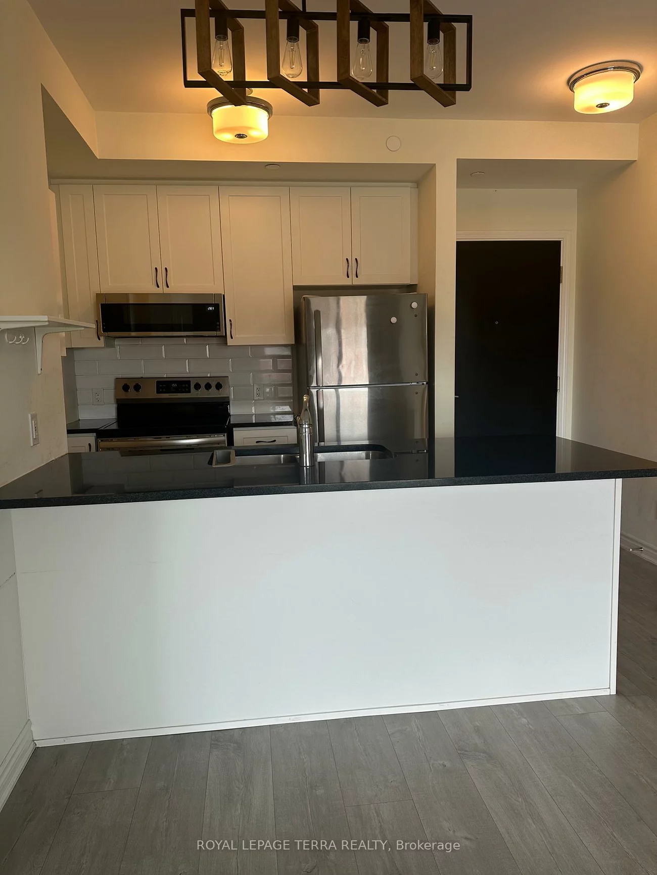 200, Lagerfeld, Credit Valley, Brampton