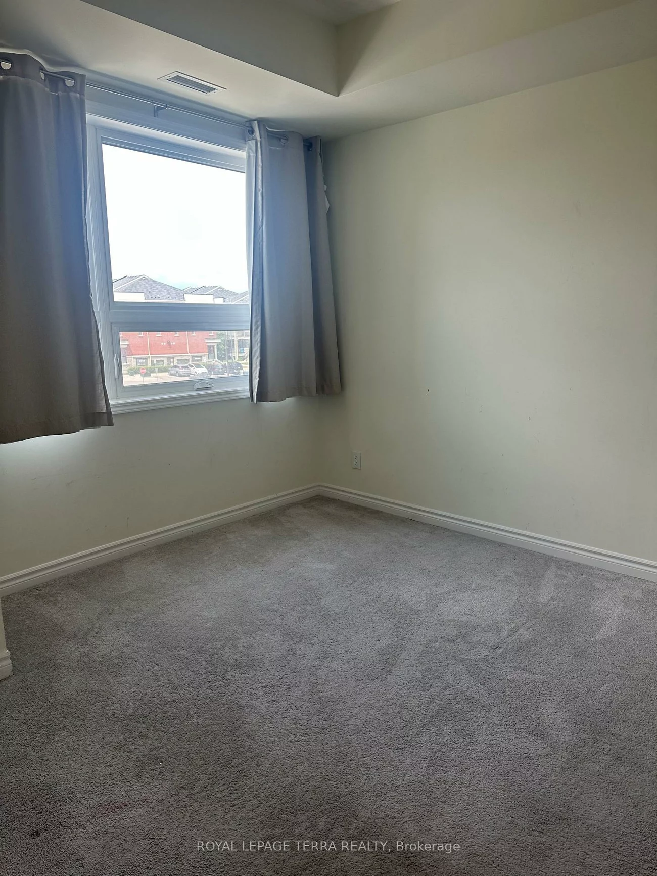 200, Lagerfeld, Credit Valley, Brampton