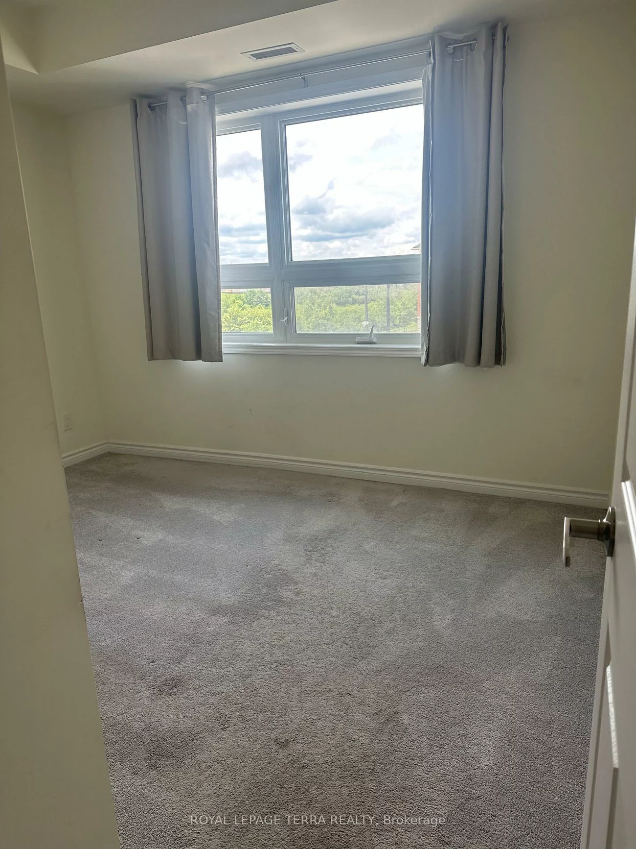 200, Lagerfeld, Credit Valley, Brampton