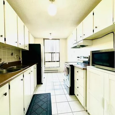 21, Knightsbridge, Queen Street Corridor, Brampton