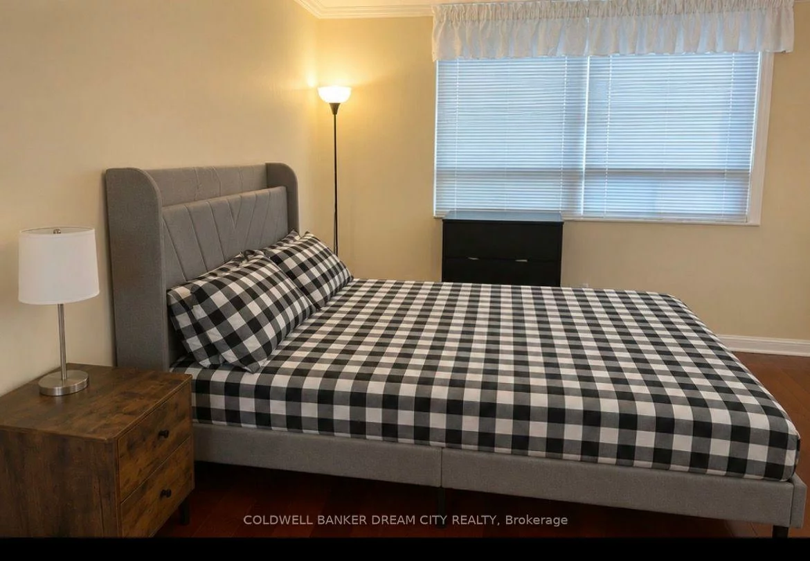 310, Mill, Brampton South, Brampton