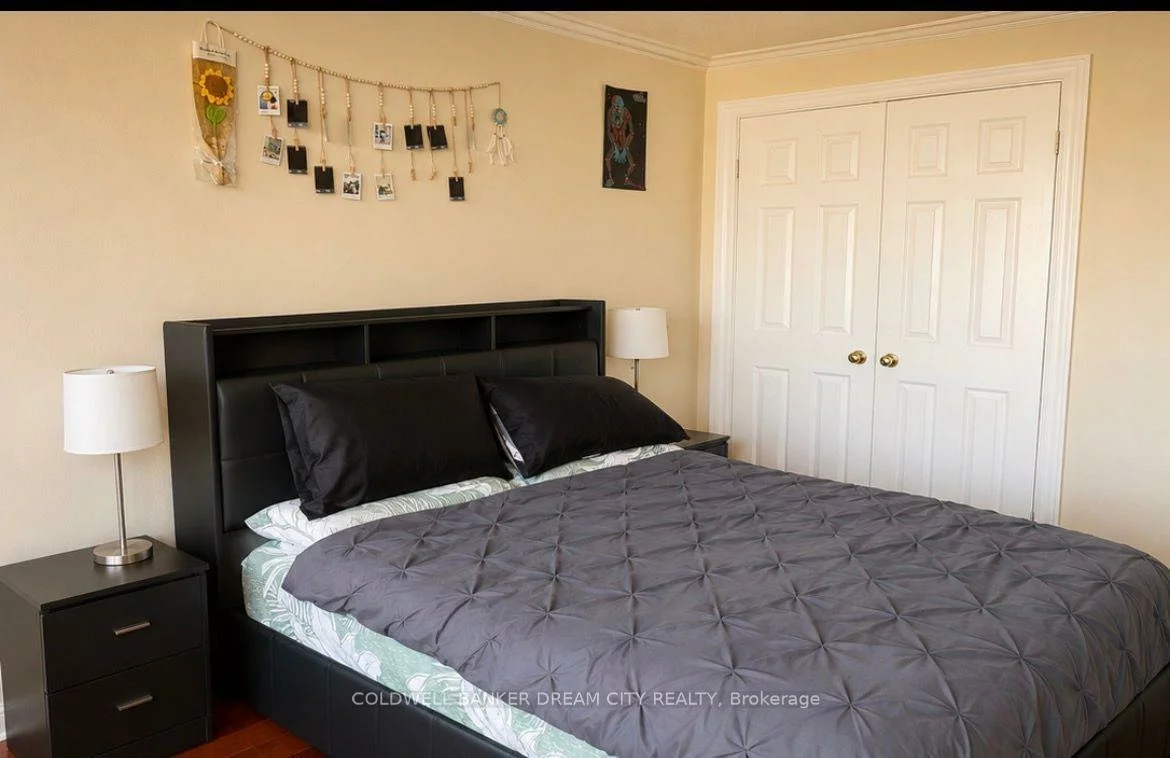 310, Mill, Brampton South, Brampton