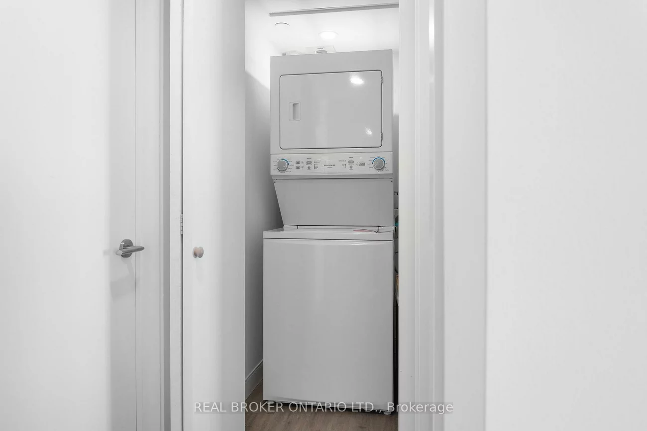 100, Manett, Brampton West, Brampton