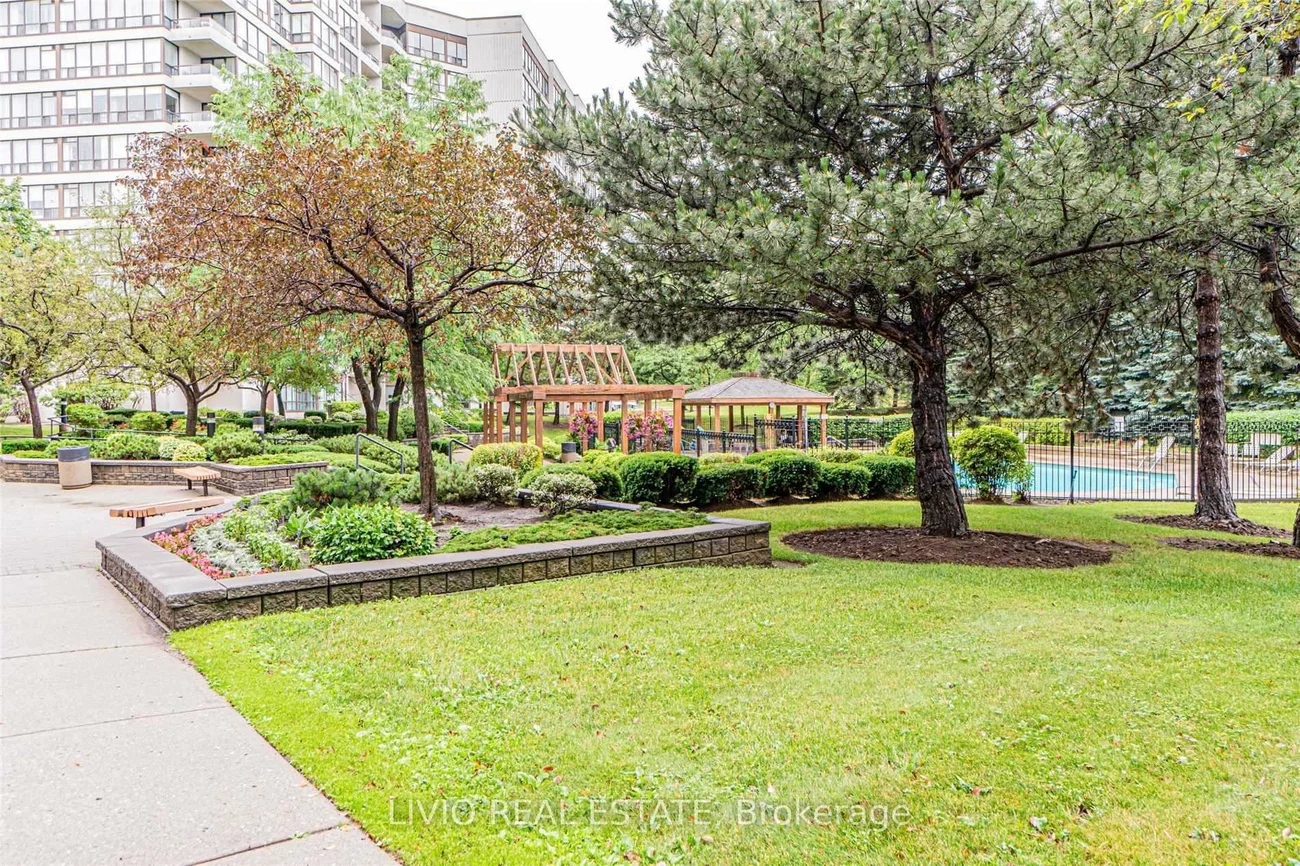 10, Laurelcrest, Queen Street Corridor, Brampton