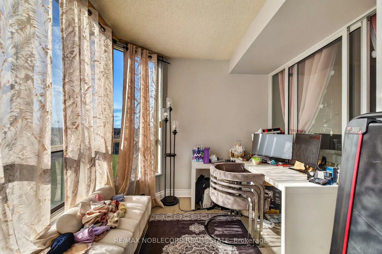 22, Hanover, Queen Street Corridor, Brampton
