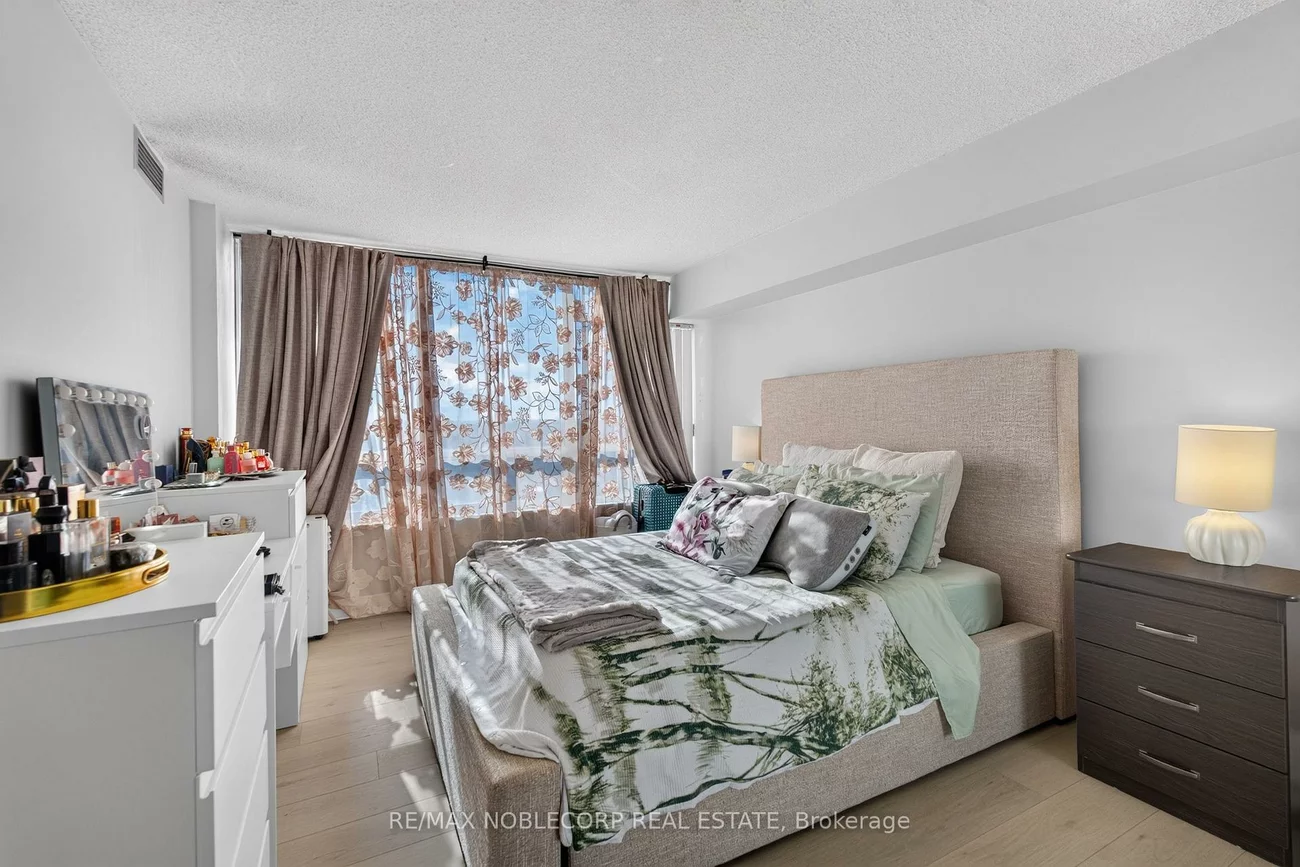 22, Hanover, Queen Street Corridor, Brampton