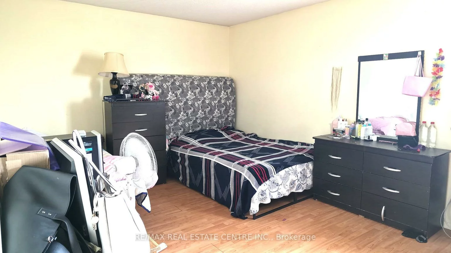 17, Knightsbridge, Queen Street Corridor, Brampton