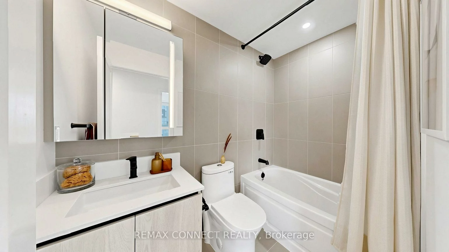 209, Steeles, Fletcher's Creek South, Brampton