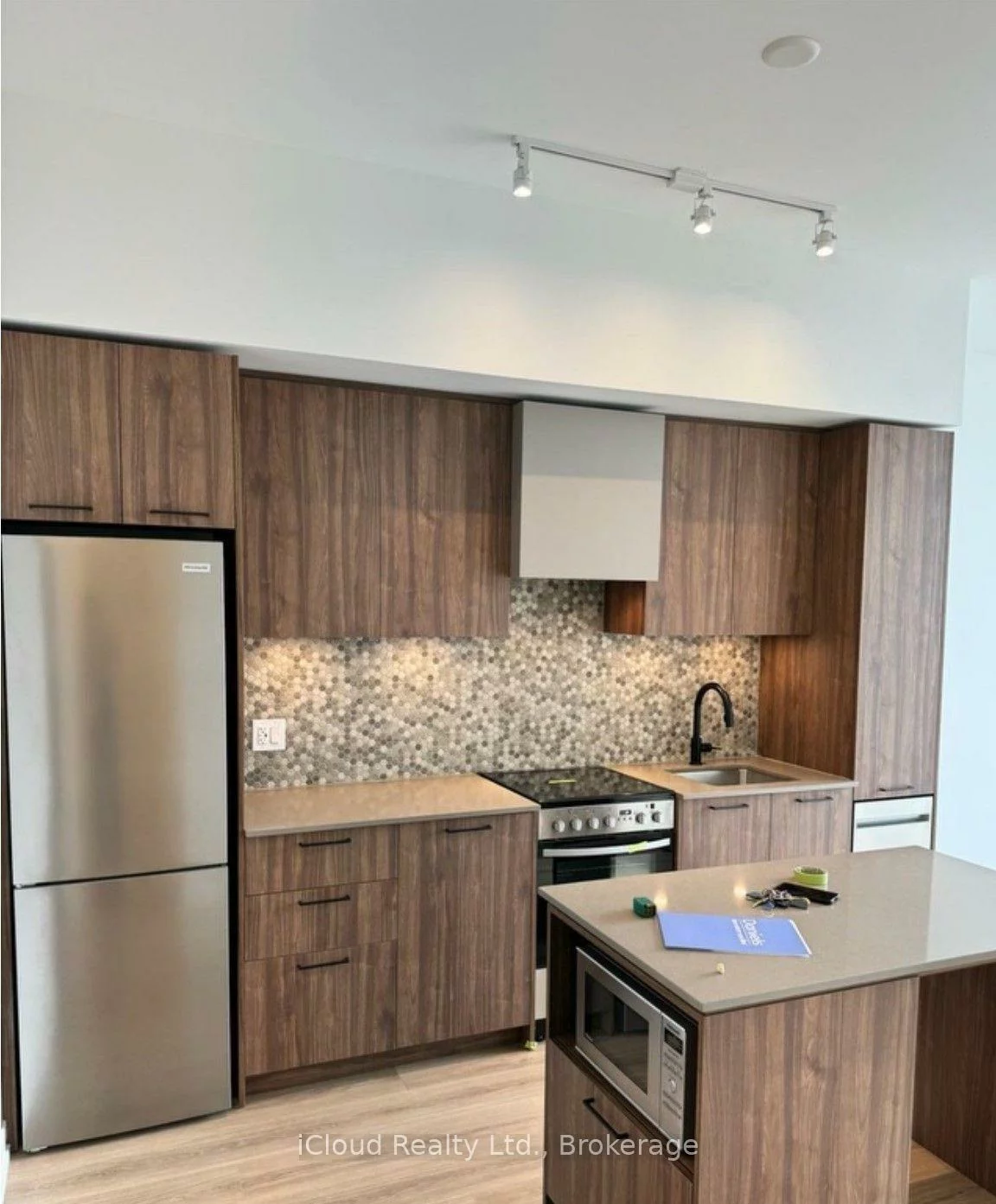 10, Lagerfeld, Northwest Brampton, Brampton