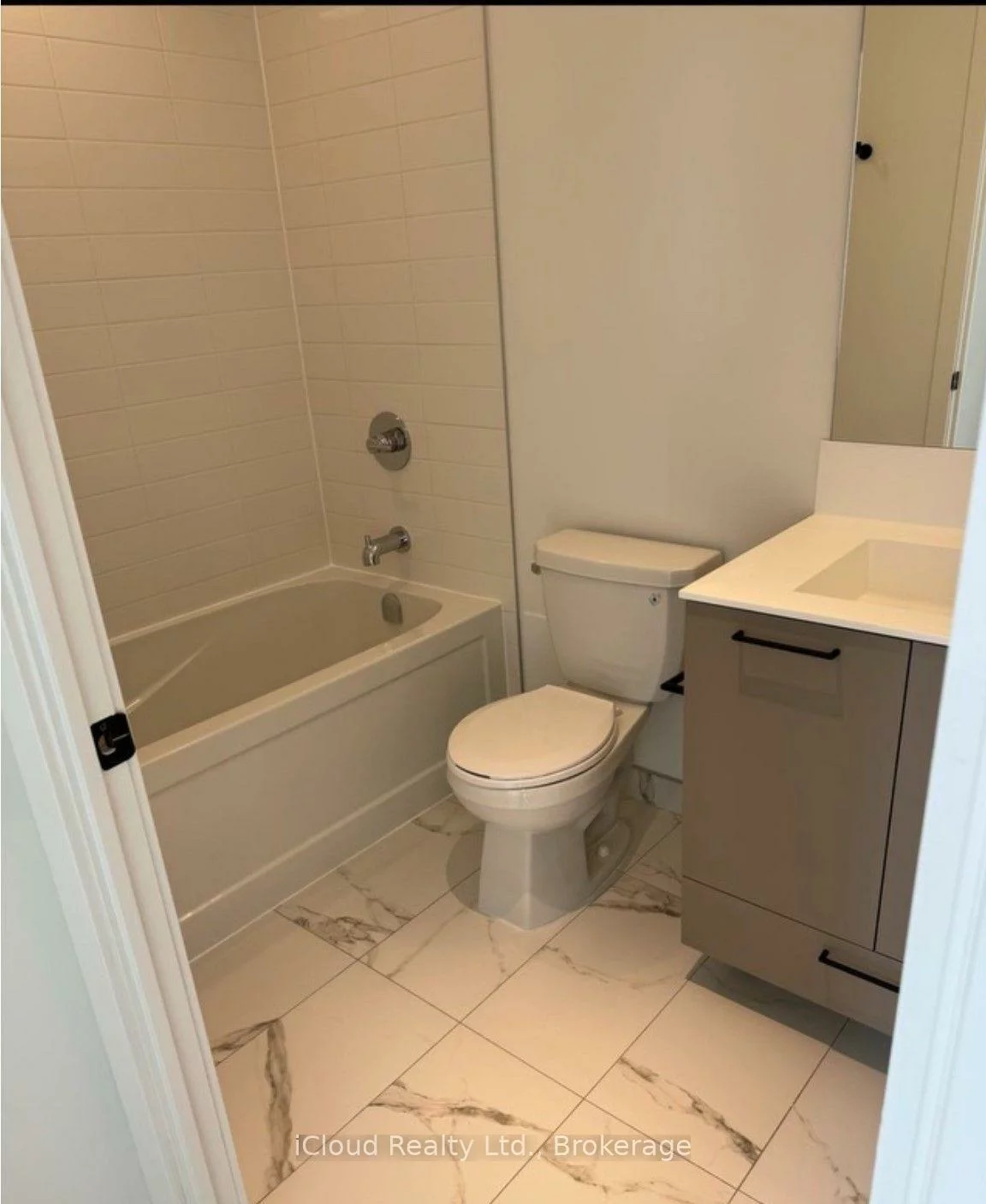 10, Lagerfeld, Northwest Brampton, Brampton