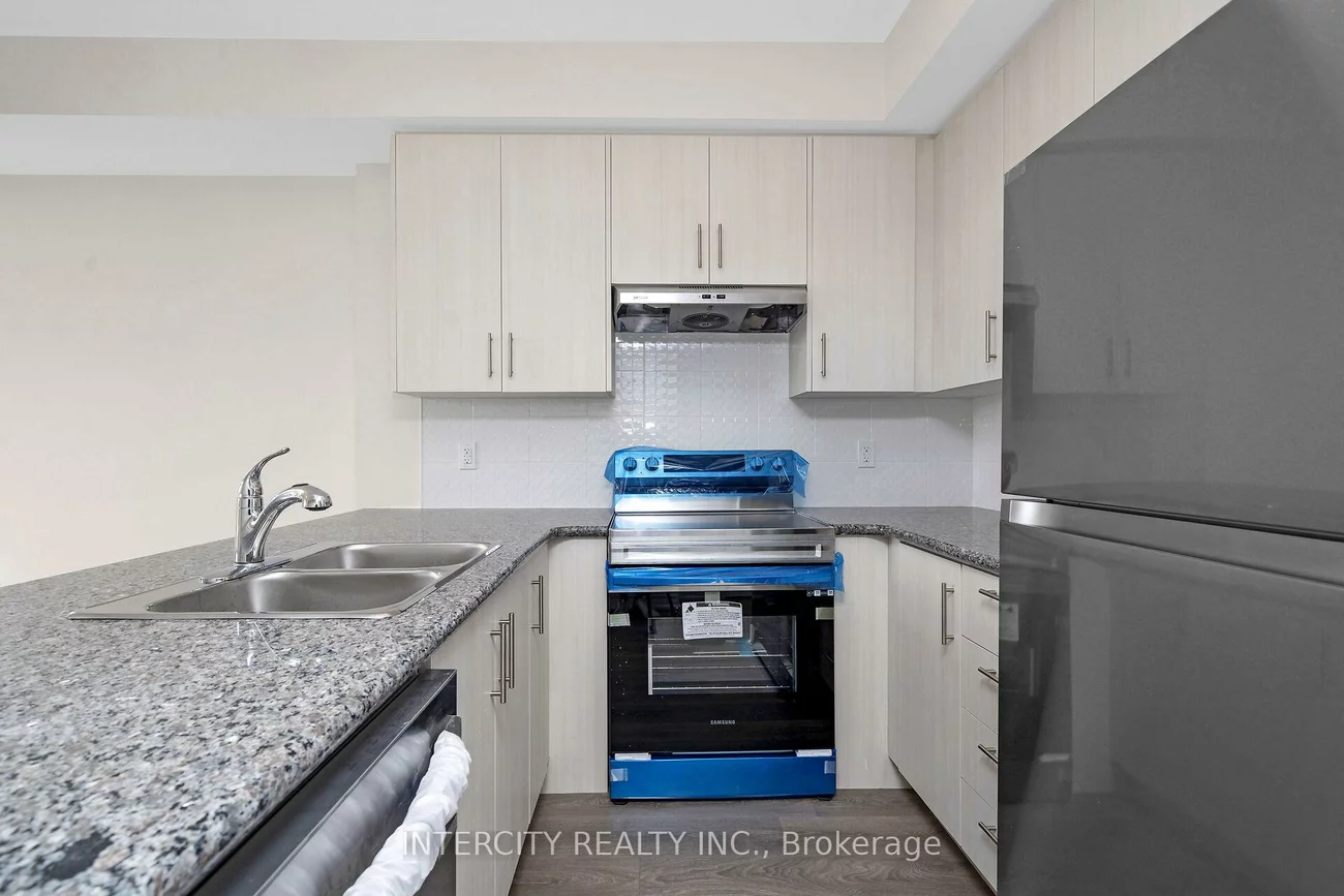 30, Halliford, Goreway Drive Corridor, Brampton