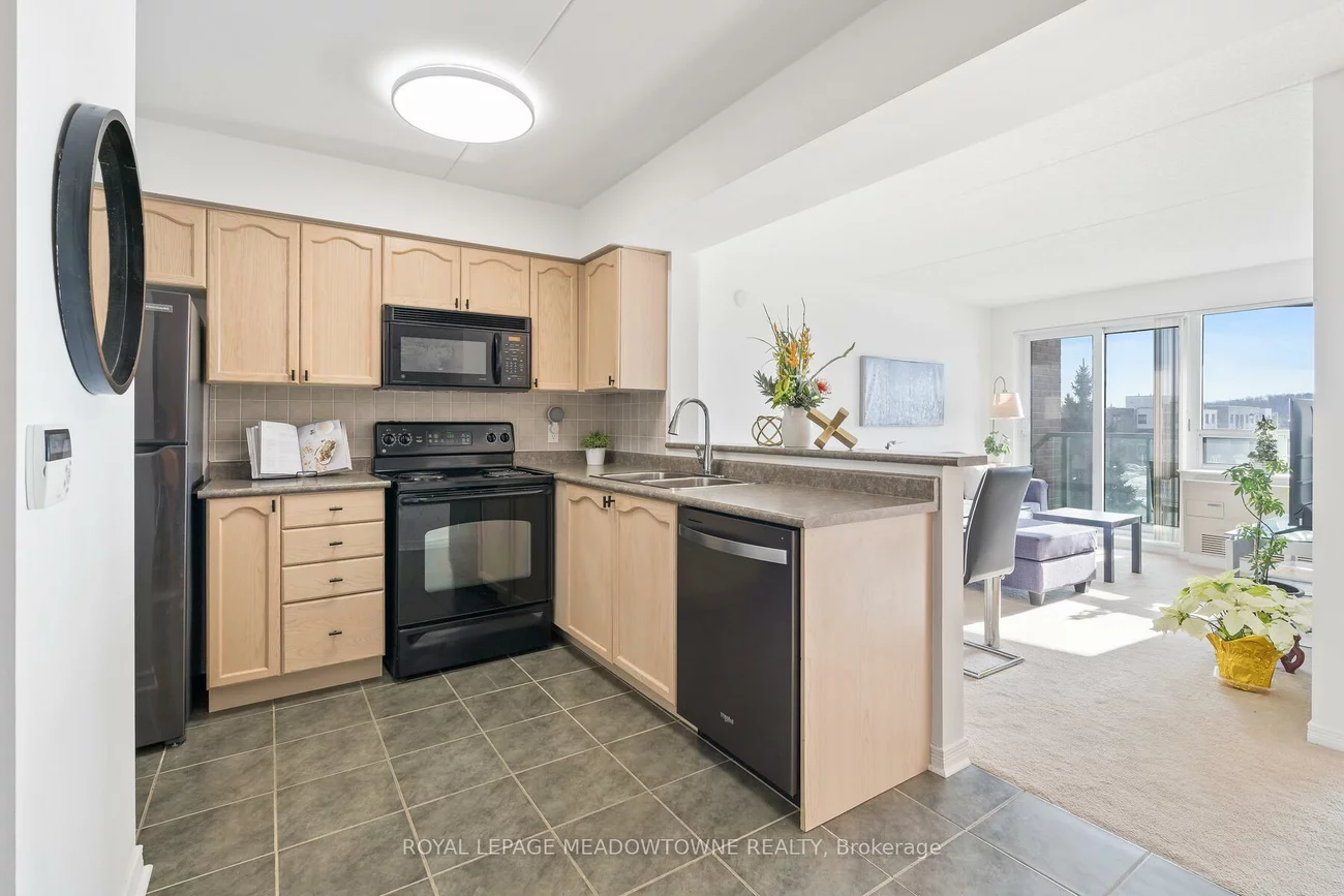 35, Via Rosedale, Sandringham-Wellington, Brampton