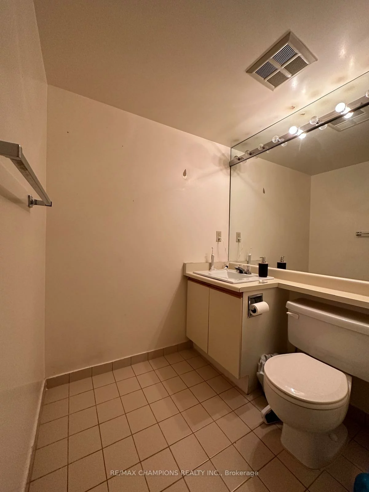 26, Hanover, Queen Street Corridor, Brampton