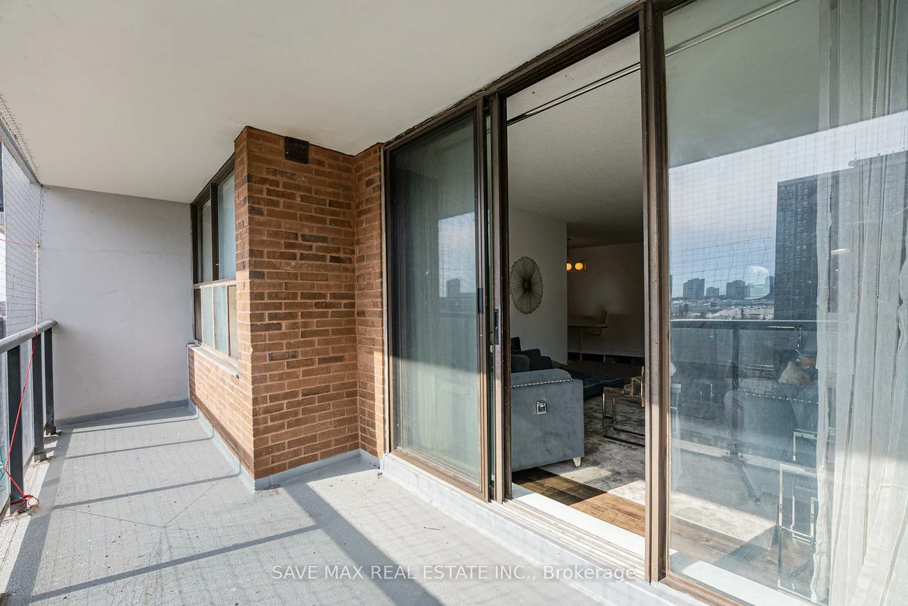 17, Knightsbridge, Queen Street Corridor, Brampton