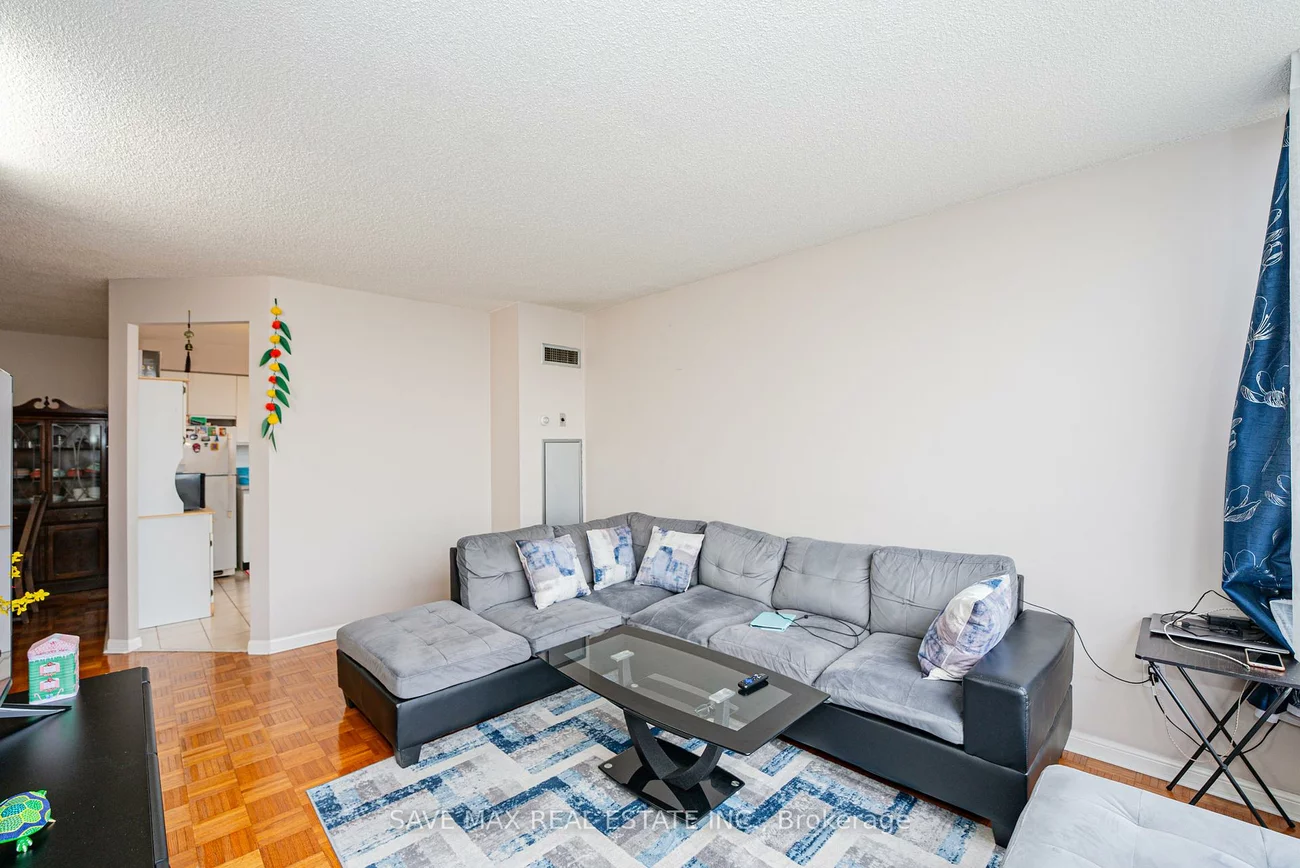 10, Laurelcrest, Queen Street Corridor, Brampton