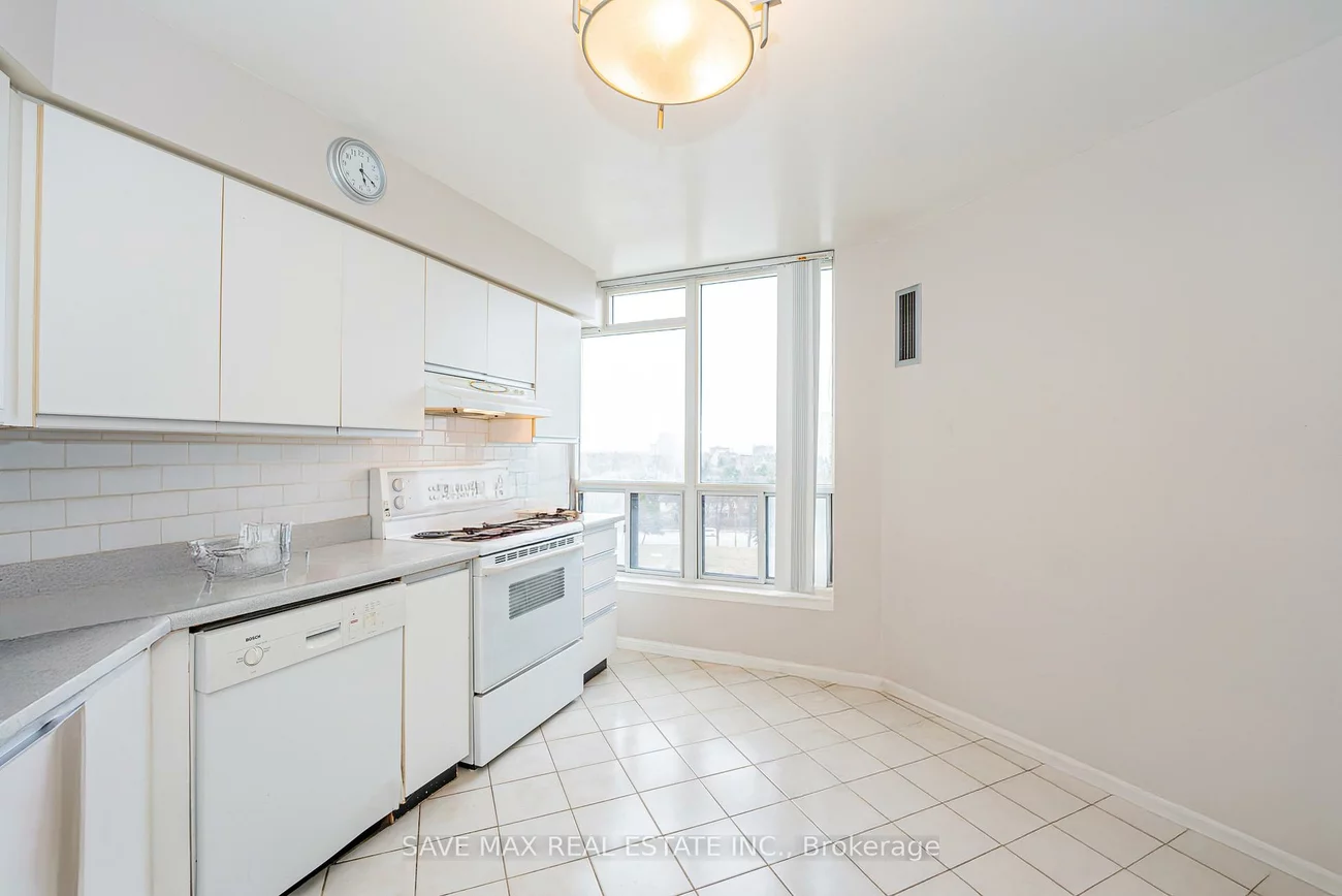 10, Laurelcrest, Queen Street Corridor, Brampton